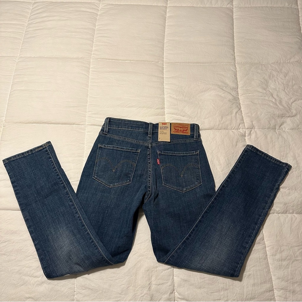 Levi’s - Picture 3 of 5